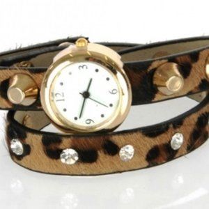 Leopard Hair On Round Adjustable Bracelet Watch